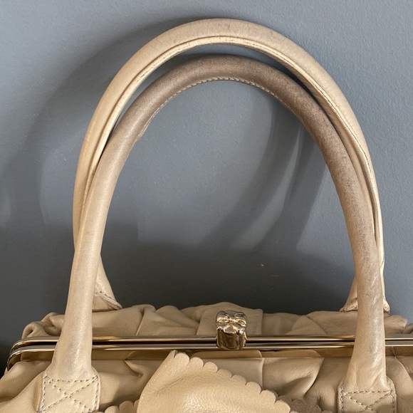 Gorgeous Valentino handbag with signature bow - Picture 7 of 17